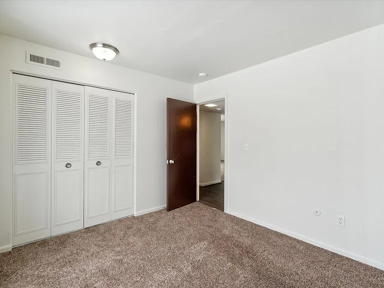 Country Club Park Apartments (320 S. Drake LLC) — Photo 34