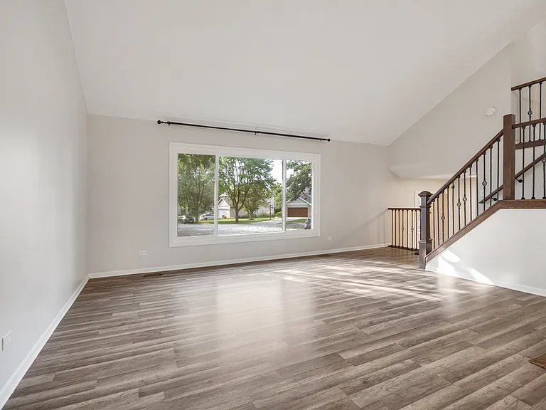 615 Chester Ct E — Photo 5