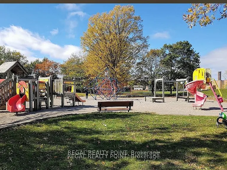 6 Harrington Cres — Photo 13
