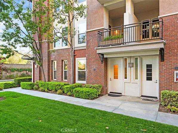 722 W 1st St, Claremont, CA 91711
