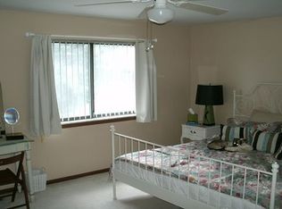 221 Torrent Ct, Rochester Hills, MI 48307