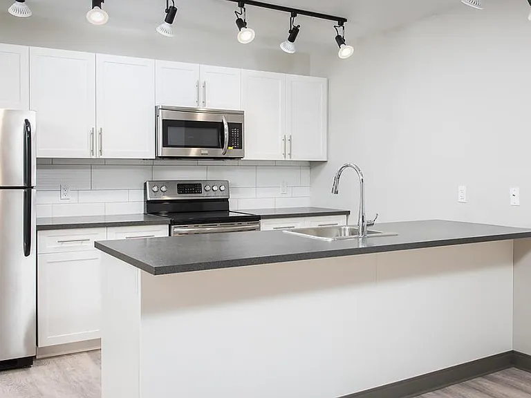 10049 103rd St NW — Photo 7