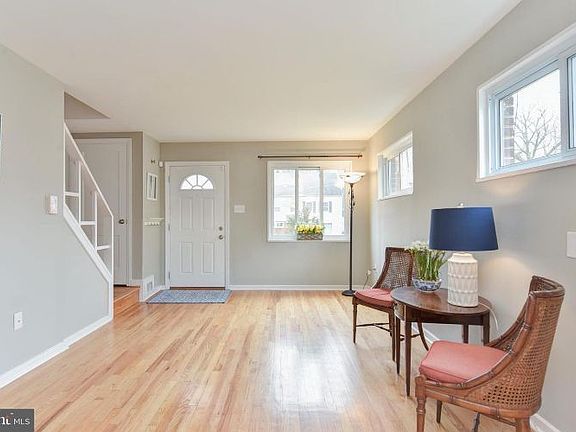 4th image of 2260 Sweetbriar Dr