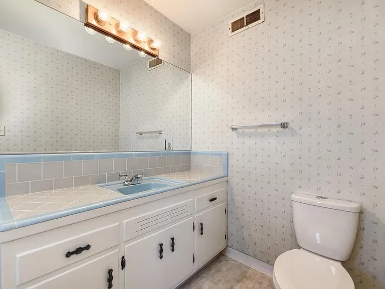 1302 Frances Dr — Photo 14