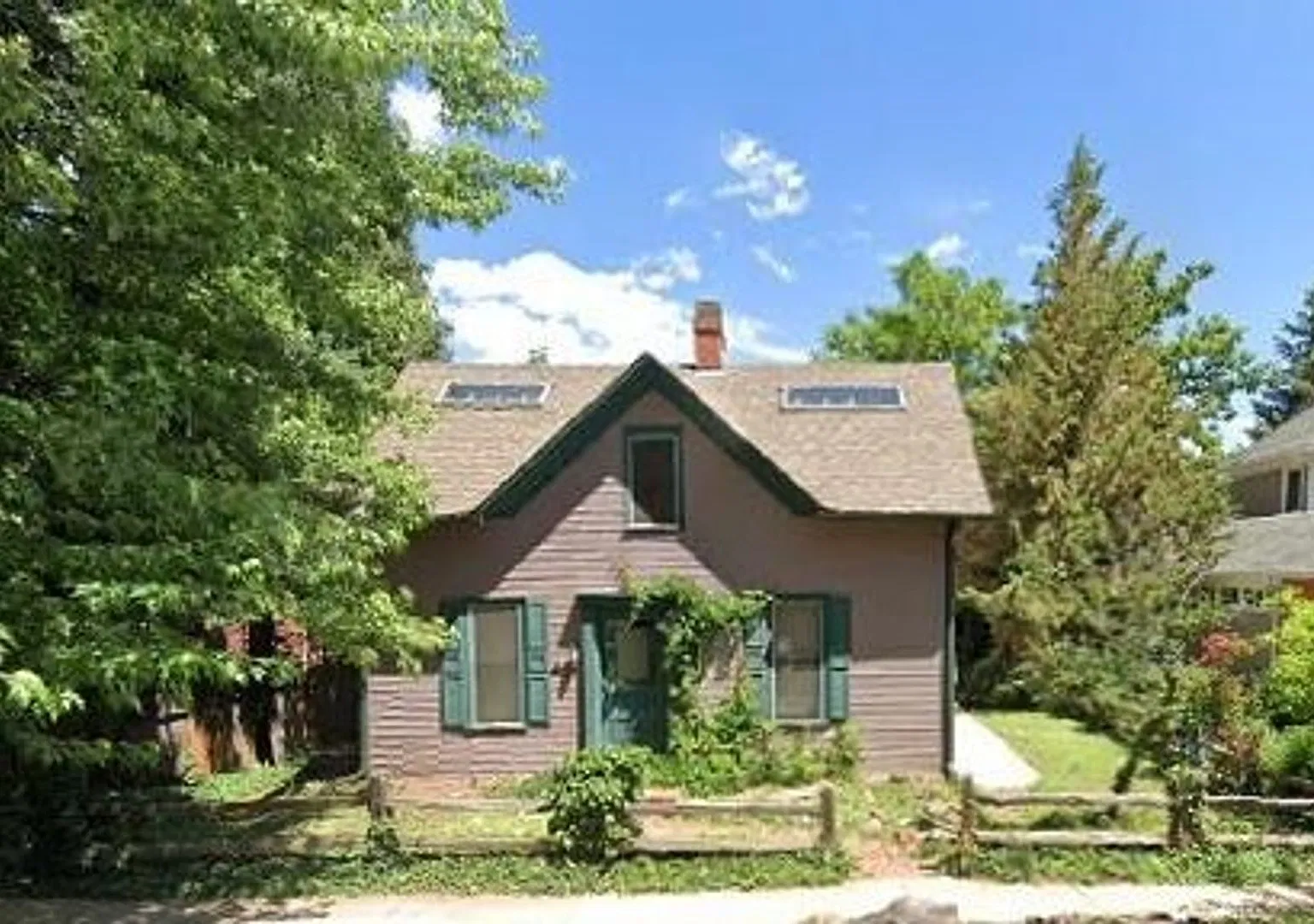 545 University Ave — Photo 1