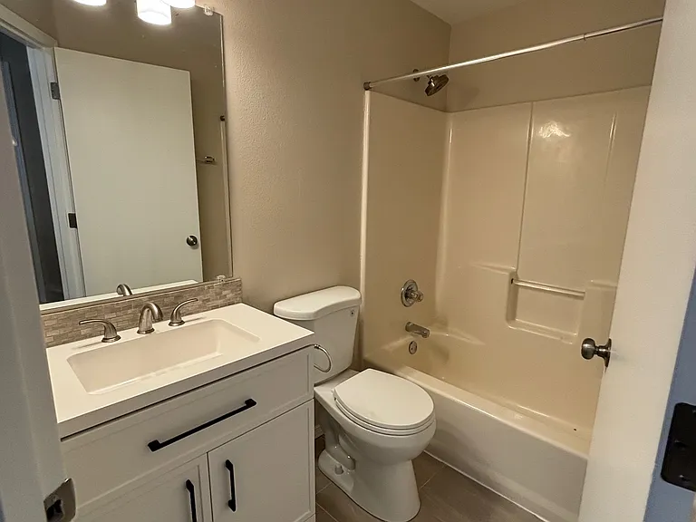 57 SW 206th Ave — Photo 18