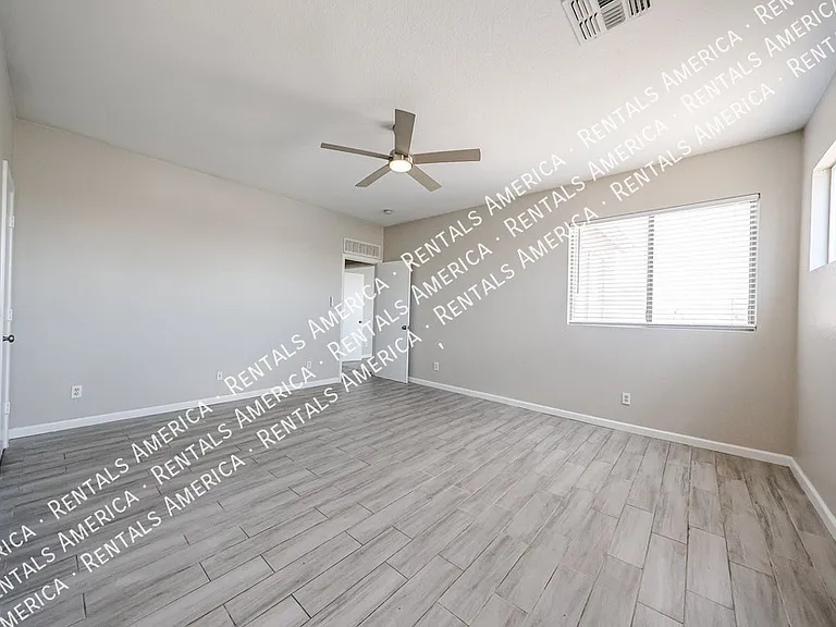 3825 S 60th Dr — Photo 25