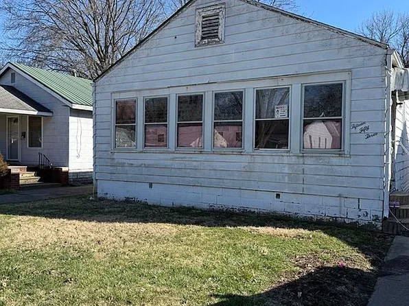 1553 E Walnut St, Decatur, IL 62526
