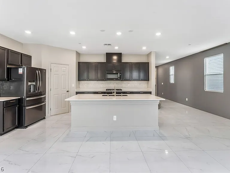 8448 Vulturo Ave — Photo 9