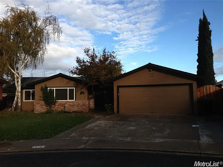 542 Dawn Ct photo 1