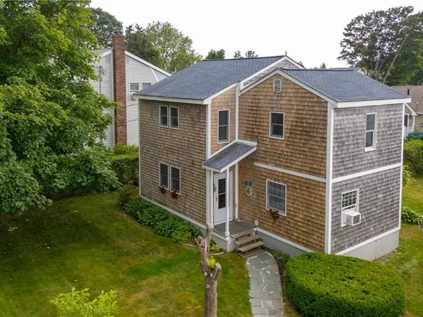 116 Holliston Ave, Portsmouth, RI 02871