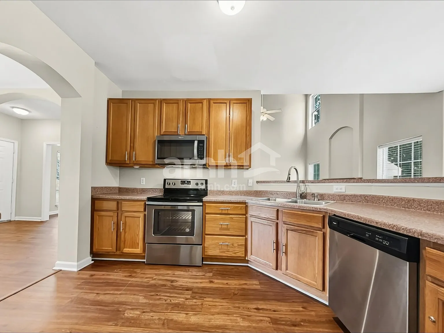 4 bed, 2.5 bath, 3046 sqft, $2,825 — Photo 3