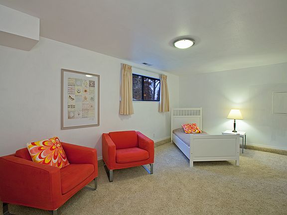 4th image of 12516 SE 75th Pl