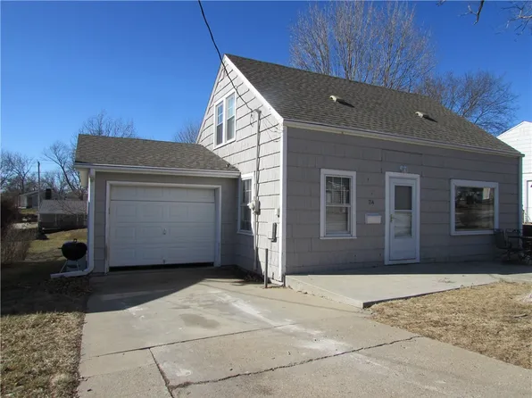 714 S 1st St, Knoxville, IA 50138