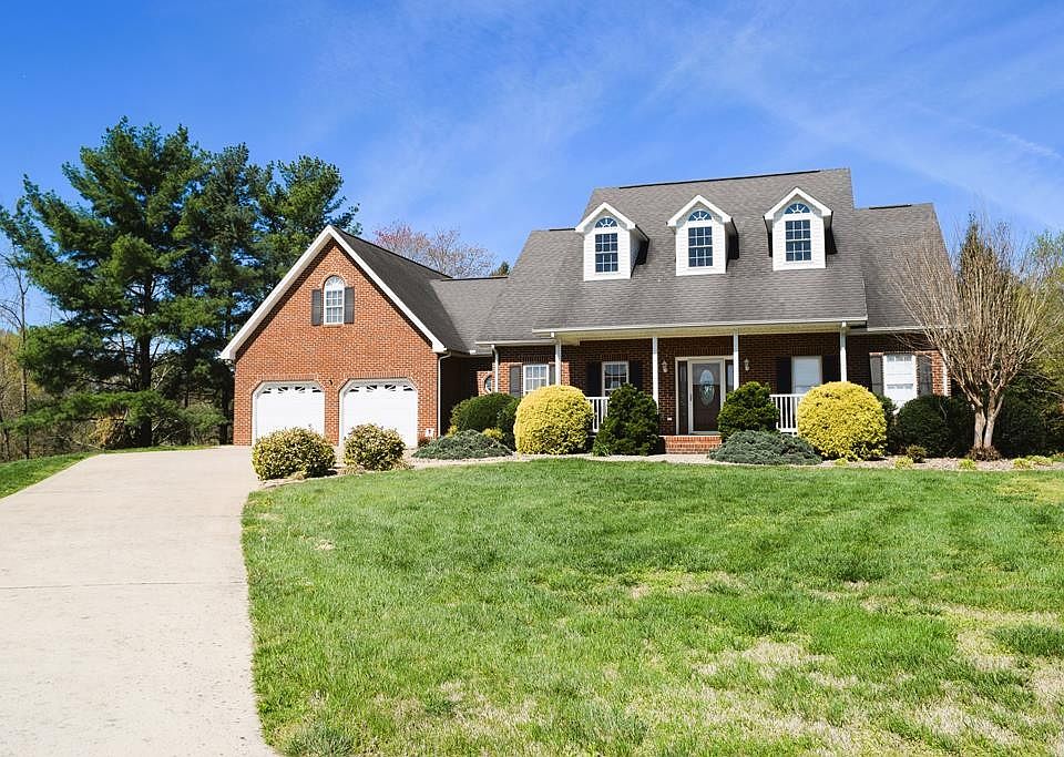 1st image of 64 Ridgefield Ct