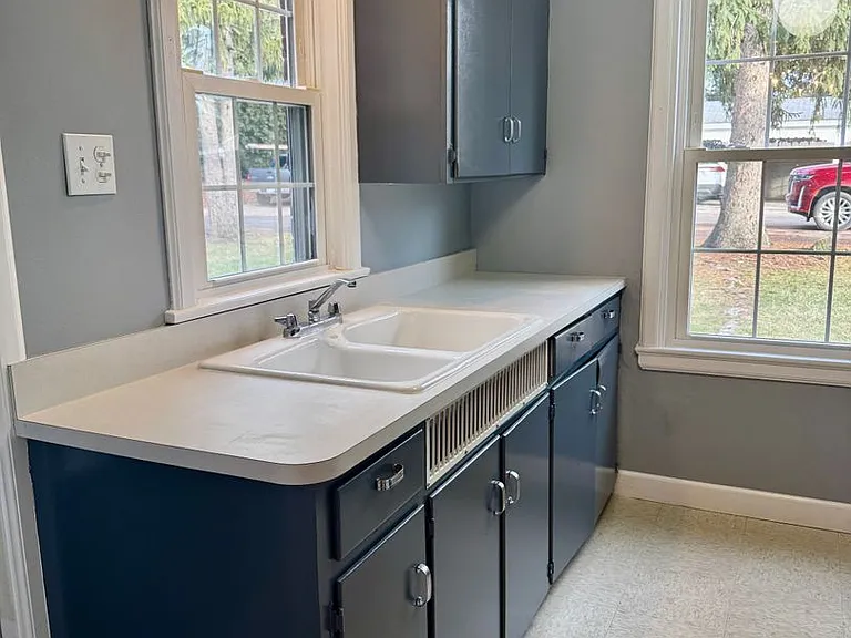 596 Bigelow Rd — Photo 10