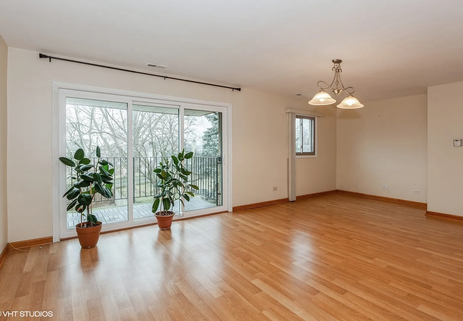3 bed, 1290 sqft, $2,350 — Photo 2