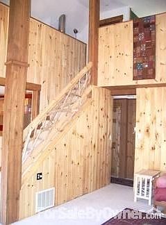 Lake Pauline Cottage
						:
						Stairs to upper level