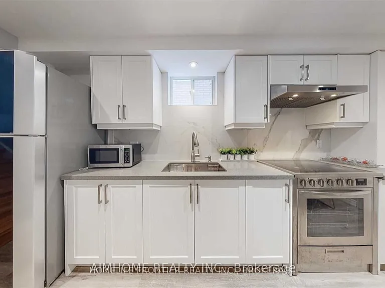 10 Portsmouth Rd #BASEMENT — Photo 11
