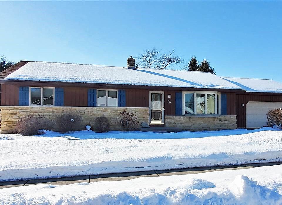 1902 Sharon Lane in West Manitowoc