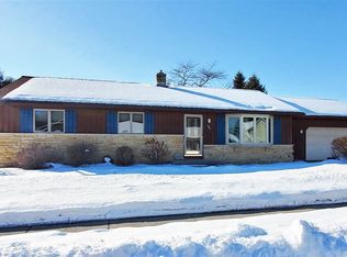 1902 Sharon Ln, Manitowoc, WI 54220