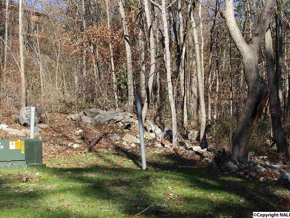 2nd image of 1710 E Stonehurst Dr SE