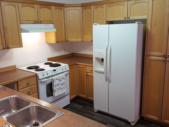 Kitchen with all appliances