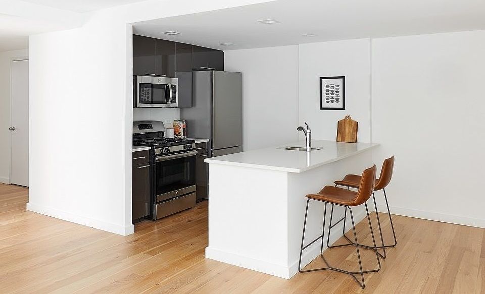 1st image of 4118 Crescent St APT 6B