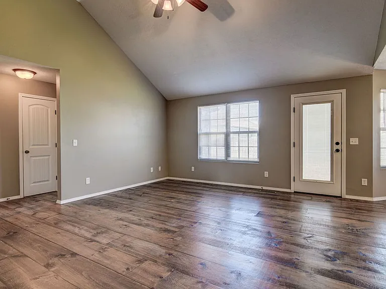 3529 S Juniper Ave — Photo 8