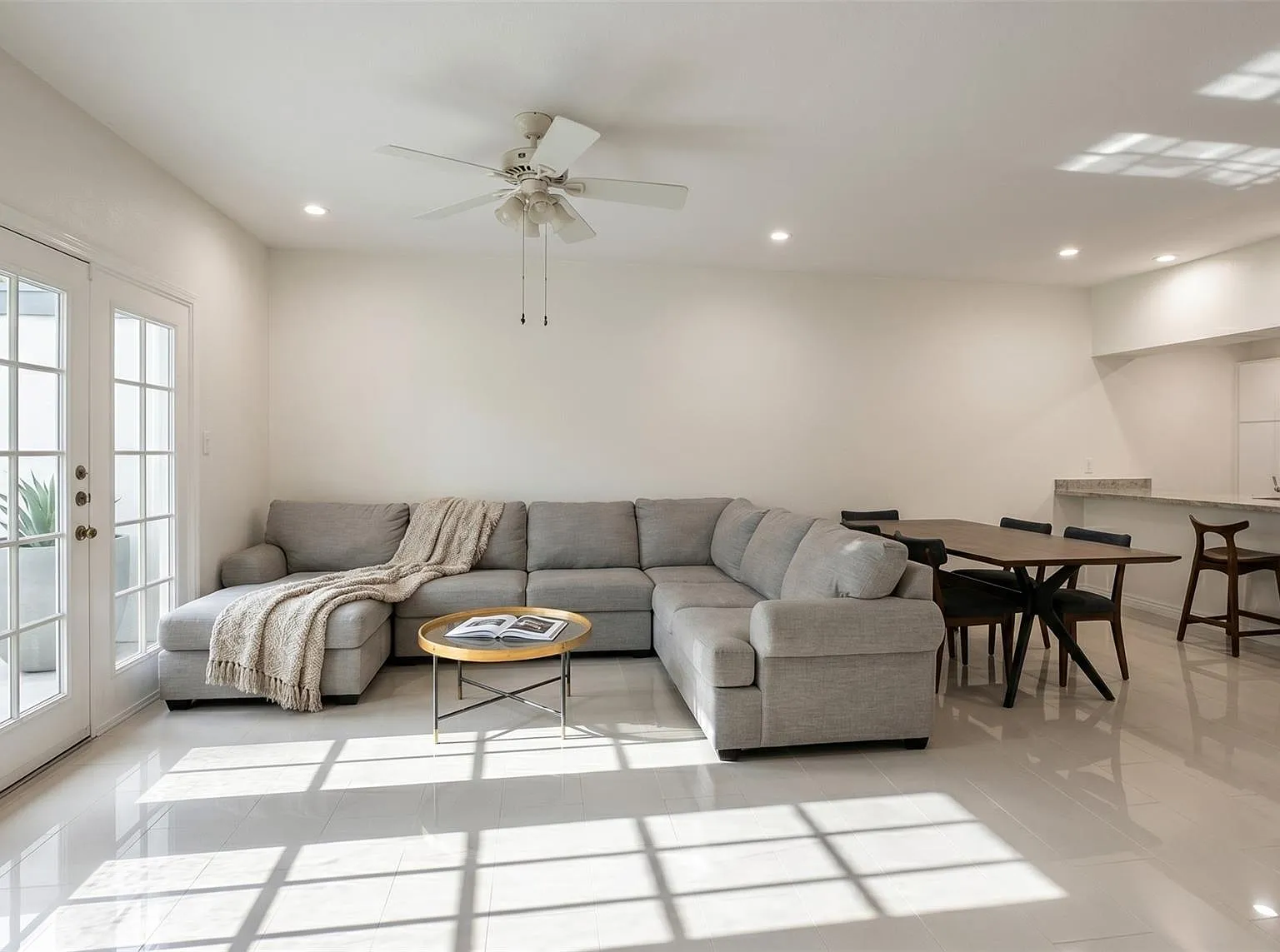 2 bed, 2.5 bath, 1740 sqft, $2,000 — Photo 3