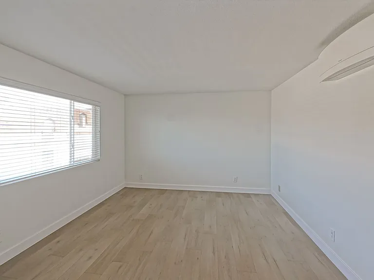 1720 Ardmore Ave #301 — Photo 23