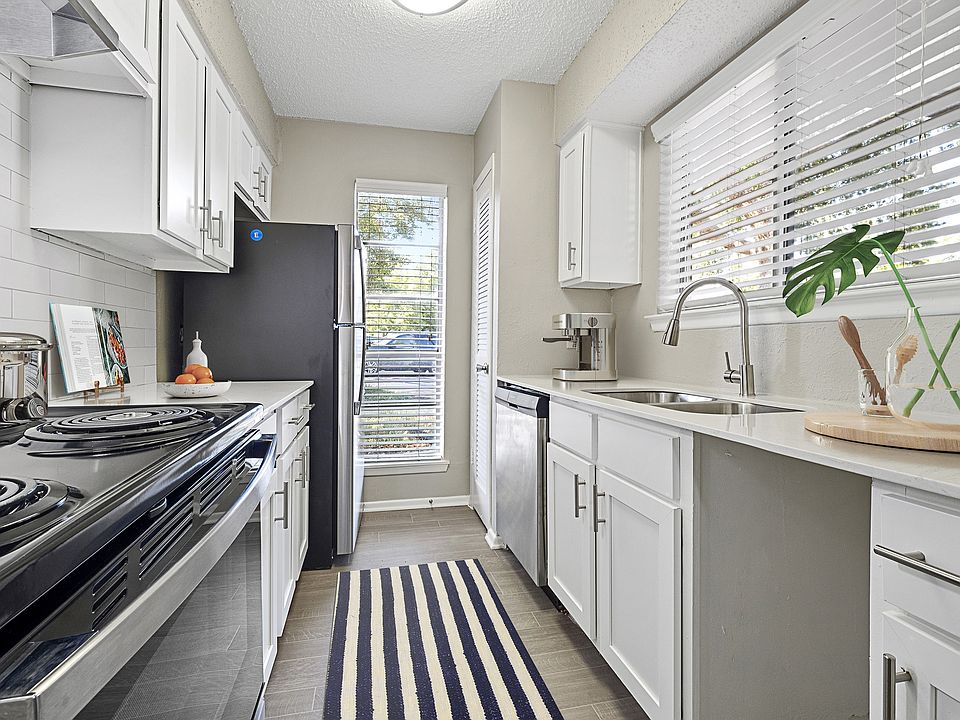 Lexington Apartment Homes