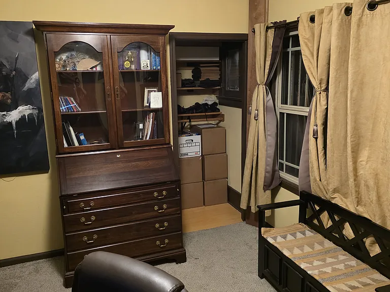 Adjoining office - has own closet