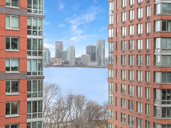 211 North End Avenue 10K image 1 of 25