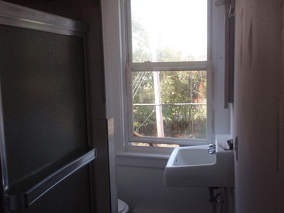 5th image of 515 Gaston Ave APT 3