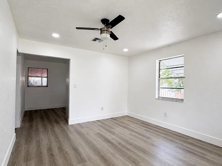 528 E Lakewood Rd #B — Photo 4