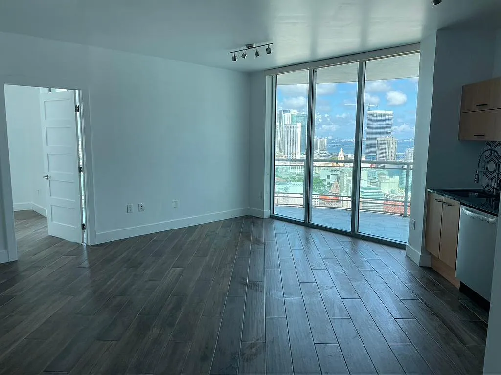 350 S Miami Avenue — Photo 4