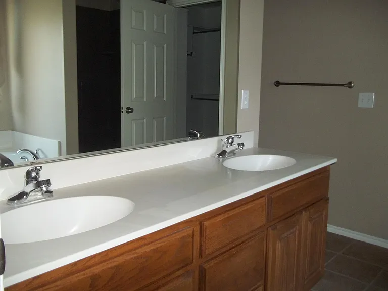 214 S Charles Dr — Photo 5