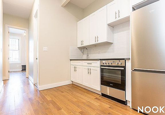 2nd image of 170 Jefferson St #1