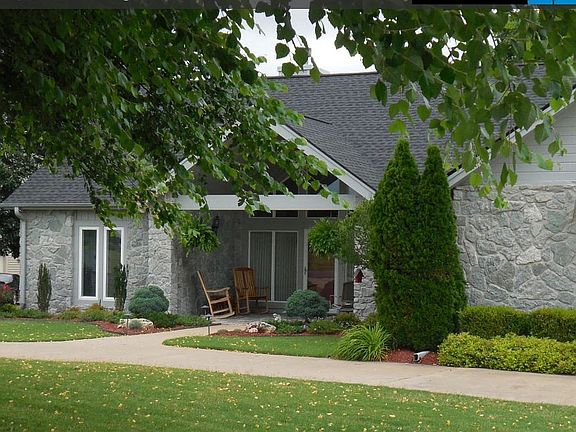 Cir.dr goes around front