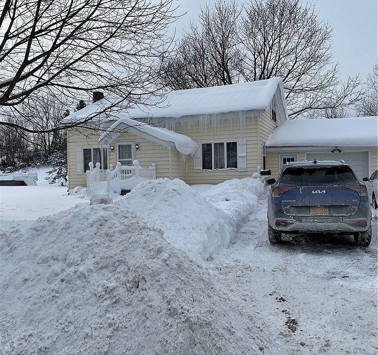 1st image of 257 Bellew Ave N