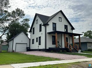 406 S High St, Menno, SD 57045