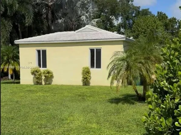 1015 NE 112th St, Biscayne Park, FL 33161