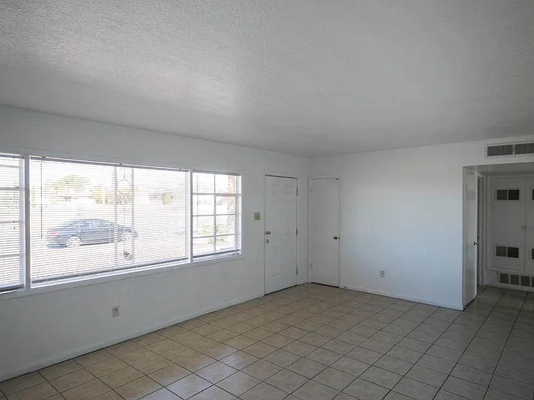 209 San Saba Rd — Photo 4