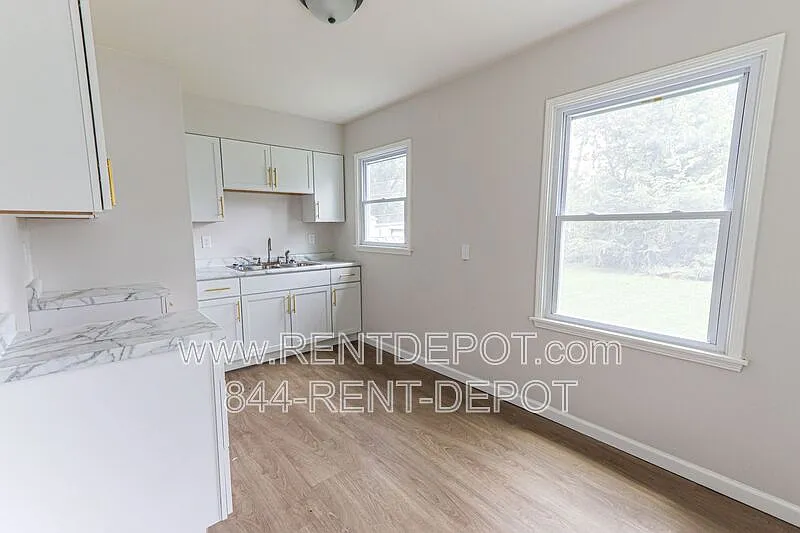 3 bed, 1.0 bath, 720 sqft, $1,195 — Photo 4