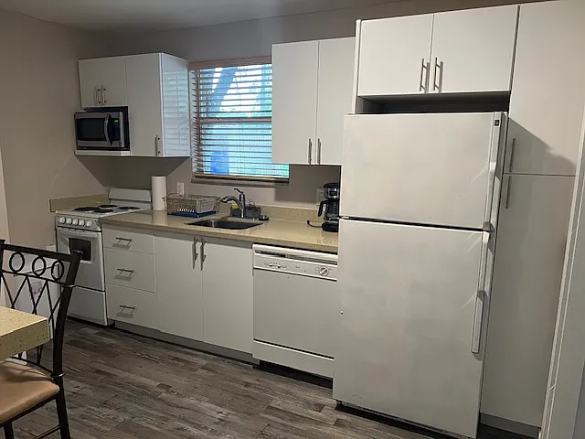 1425 N 58th Ave #3 — Photo 10