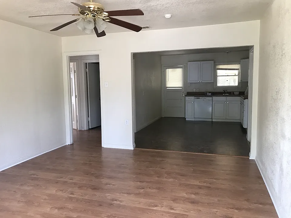 2113 Richter Ave