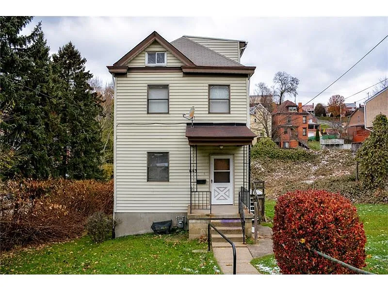 643 Frayne St photo 1