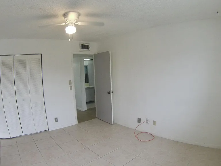 556 Capri Park #L — Photo 16