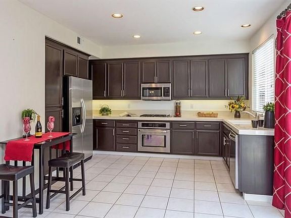 3rd image of 980 Wildgrass Ct